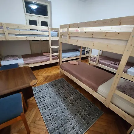 Hostel Queen Centar *